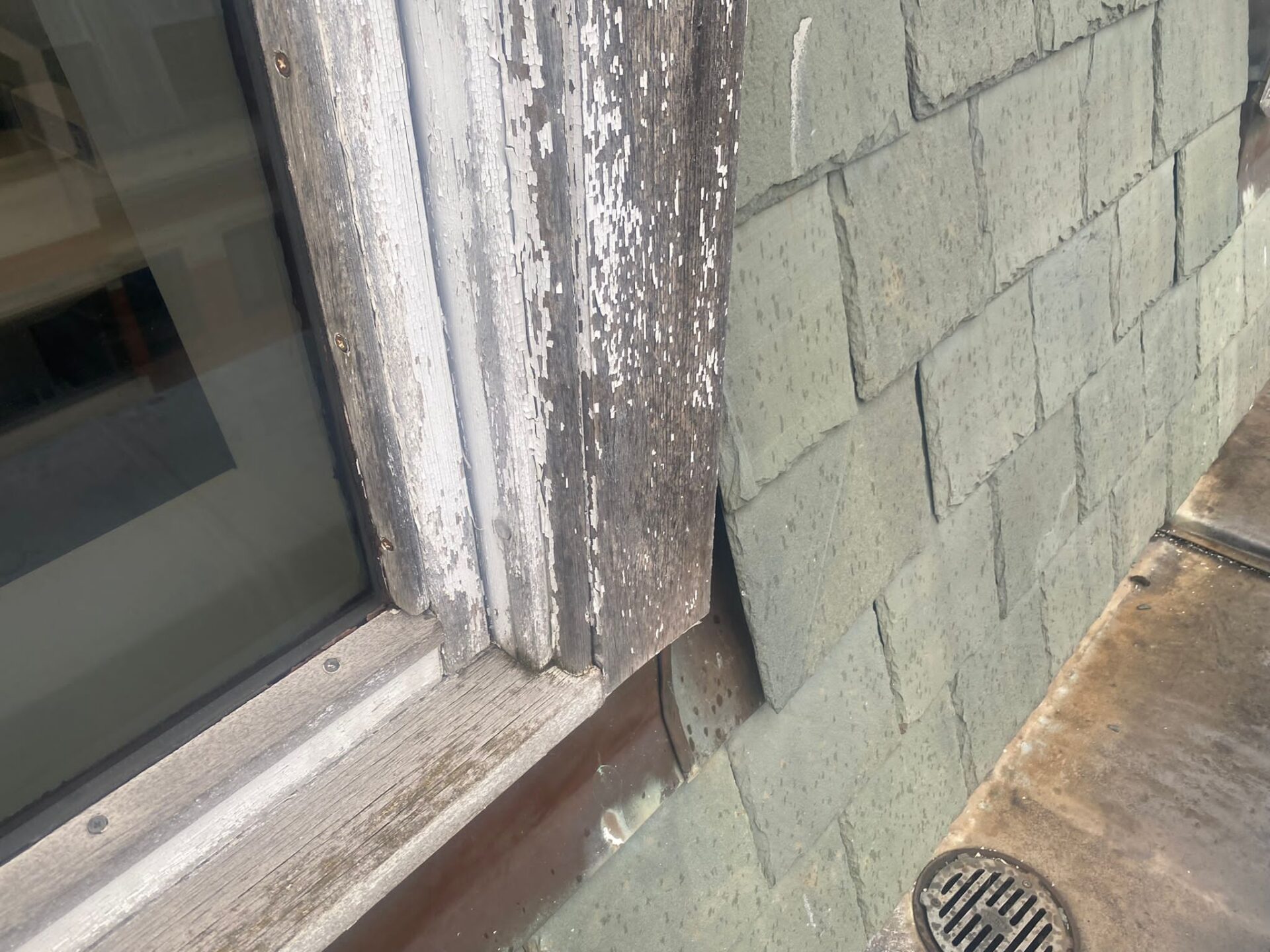 Restoring Charm at Height: Sash Window Painting in London