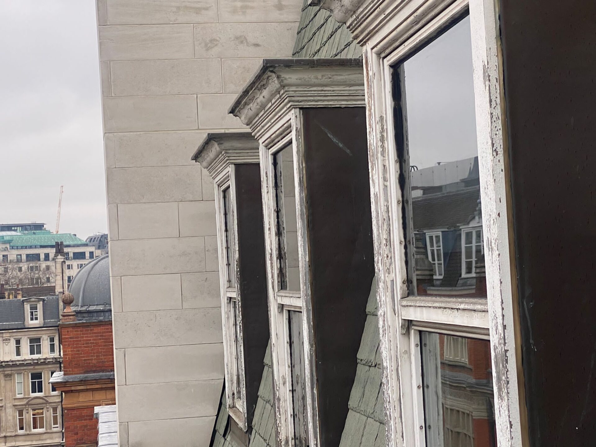 Restoring Charm at Height: Sash Window Painting in London